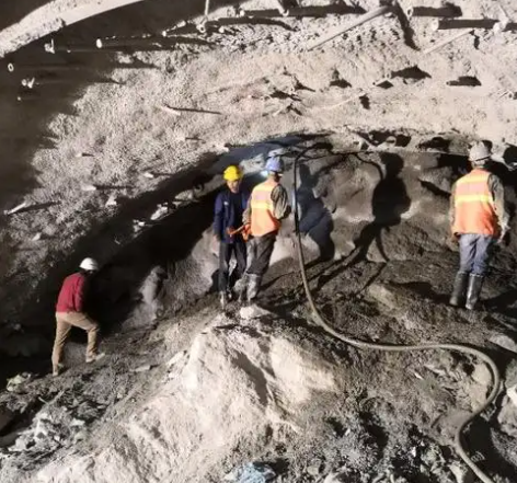 临城拱顶带模注浆料的施工流程及注意事项